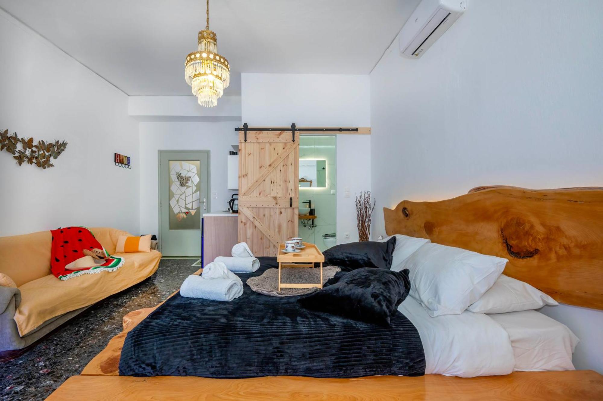 Sunny Palm Crete Apartment