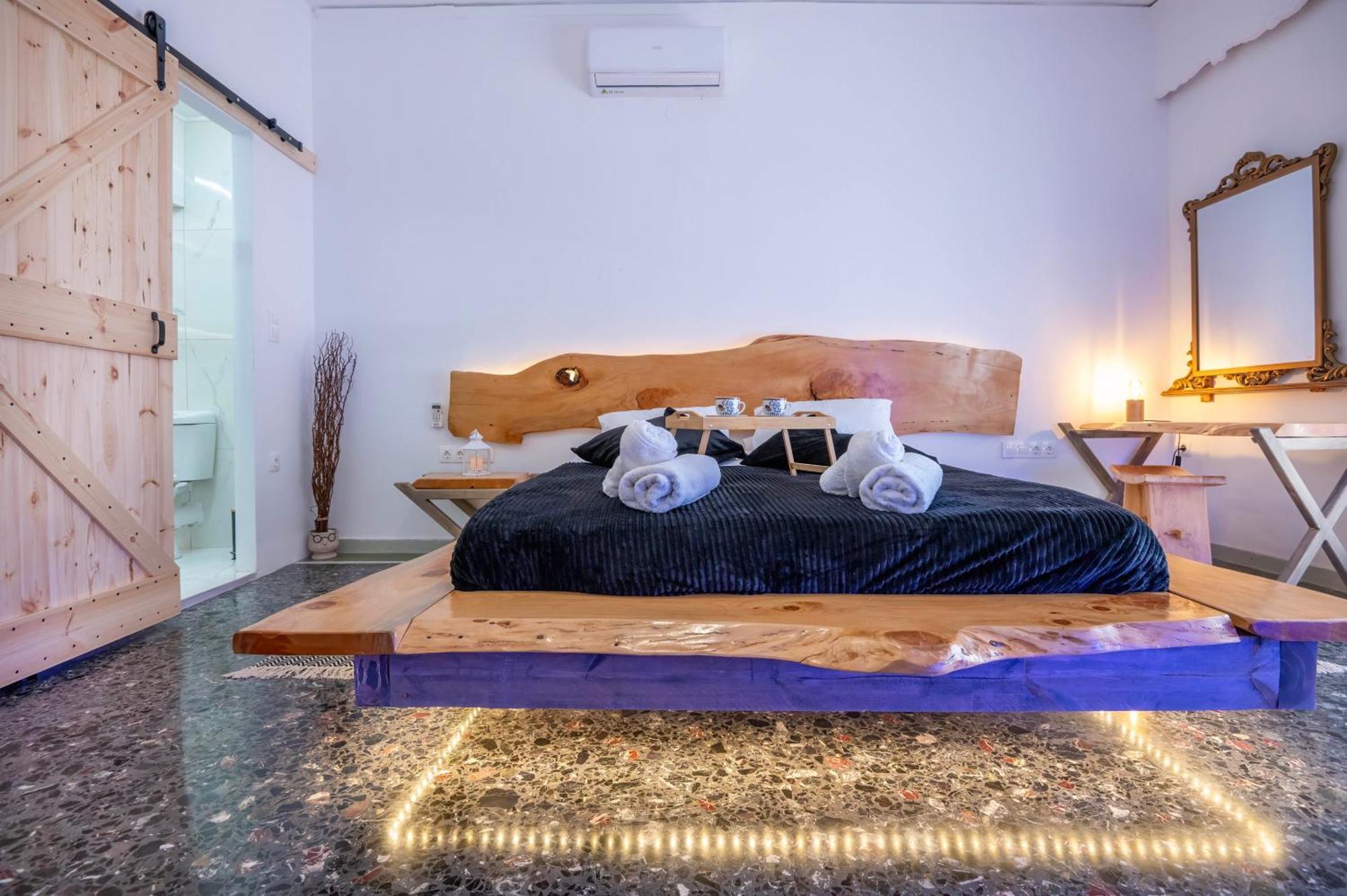 Sunny Palm Crete Apartment