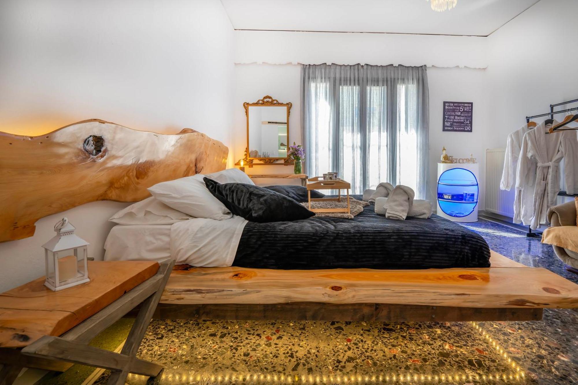 Sunny Palm Crete Apartment